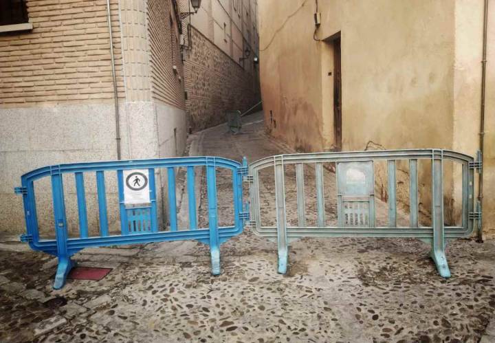 Toledo | Cortan el tránsito por la calle Buzones por riesgo de desprendimiento en un edificio
