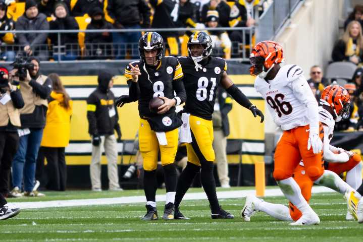 Steelers' Aaron Rodgers won't need surgery on broken left wrist