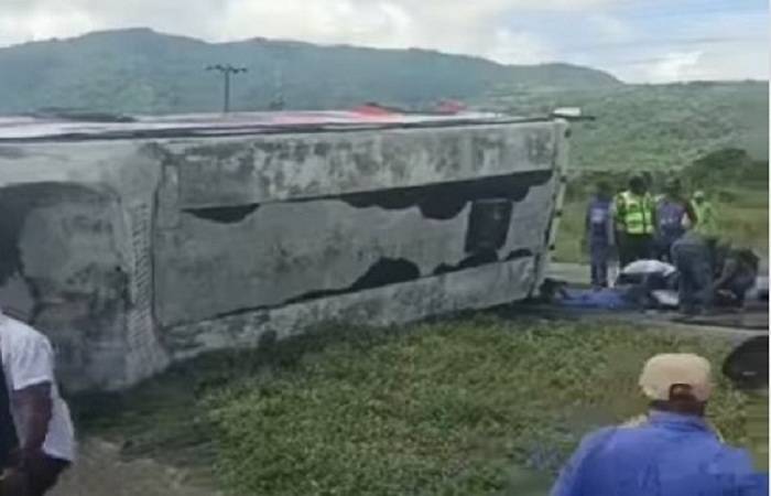 Accidente en autopista Centro-occidental dejó como saldo una mujer fallecida y una veintena de heridos