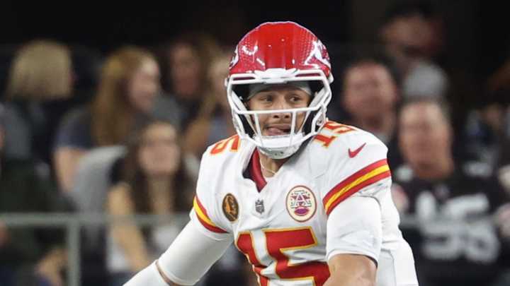 Mahomes will have to be a miracle worker to get Chiefs in playoffs