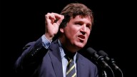 "El FBI mintió": la explosiva revelación de Tucker Carlson sobre el tirador que casi mató a Trump