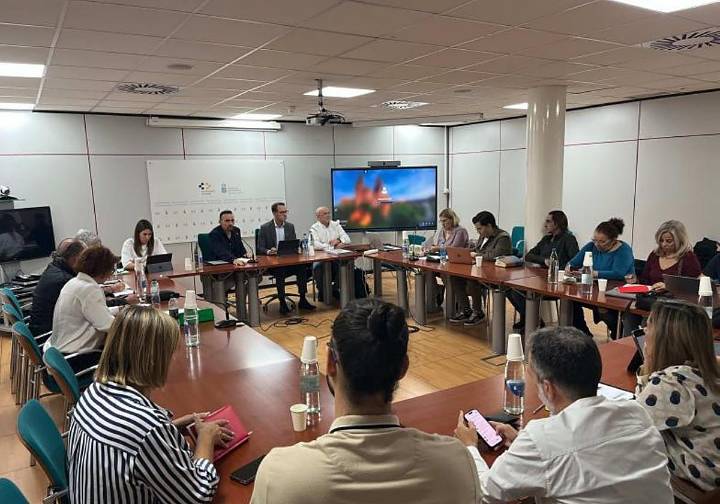 Sanidad propone a los sindicatos incluir 702 plazas en la OPE de 2025