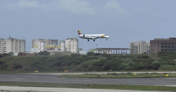 Trump anuncia el cierre total del espacio aéreo de Venezuela en plena escalada militar