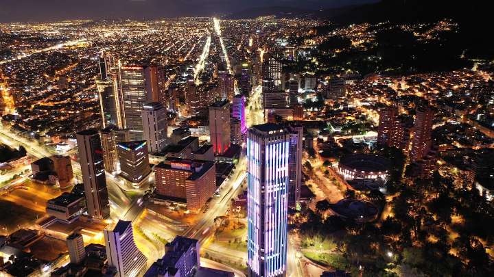 Las reflexiones del urbanista Peter Bishop sobre el desarrollo de Bogotá: “El cambio es complejo y no hay soluciones sencillas”