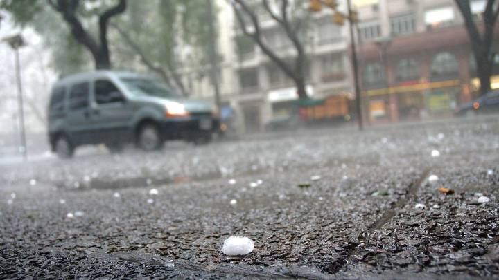 Alerta por tormentas y granizo en Buenos Aires El mal clima se mantiene este martes en varias zonas del país, con fuertes precipitaciones. Qué dice el Servicio Meteorológico Nacional.