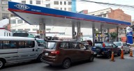 Se normaliza venta de combustible en Bolivia en primeros días de gestión de Paz