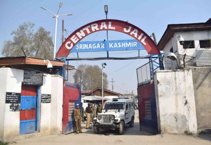 CIK Conducts Raids in Multiple Kashmir Prisons