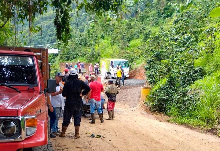 Cerrada la vía Apía-Belén de Umbría por riesgo de deslizamiento en el sector ‘Mata de Guadua’