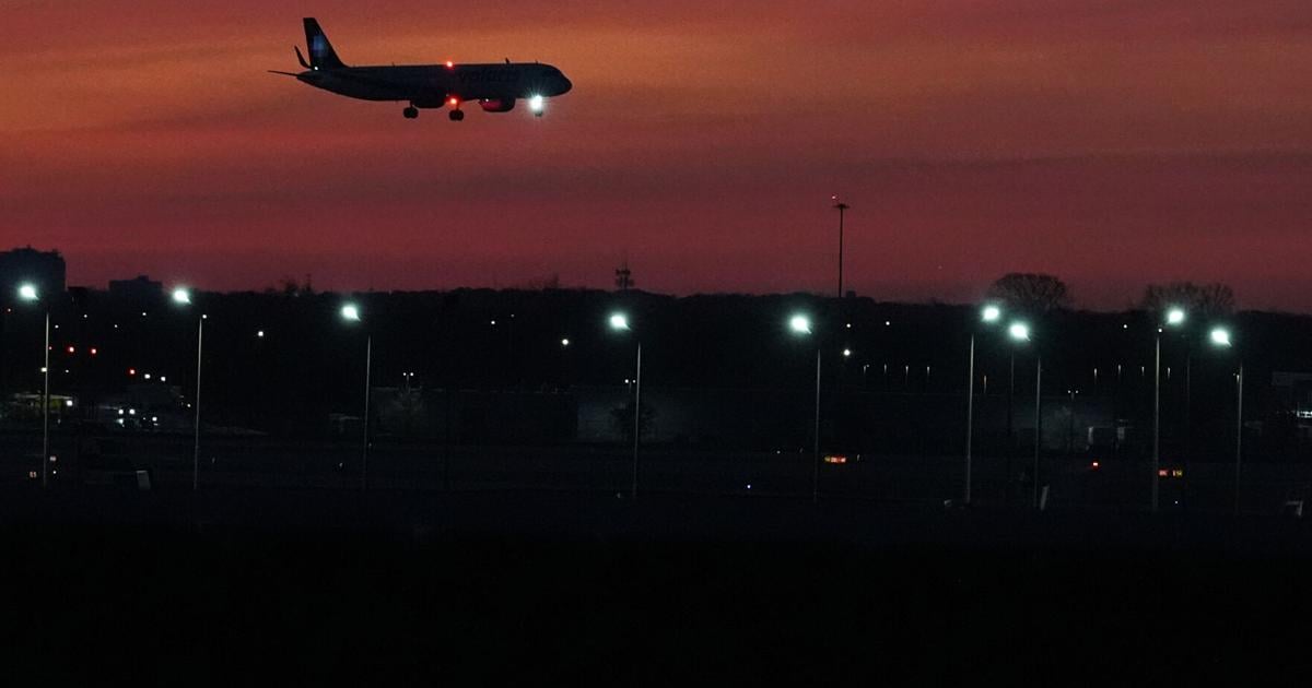 FAA says flight cuts will stay at 6% because more air traffic controllers are coming to work