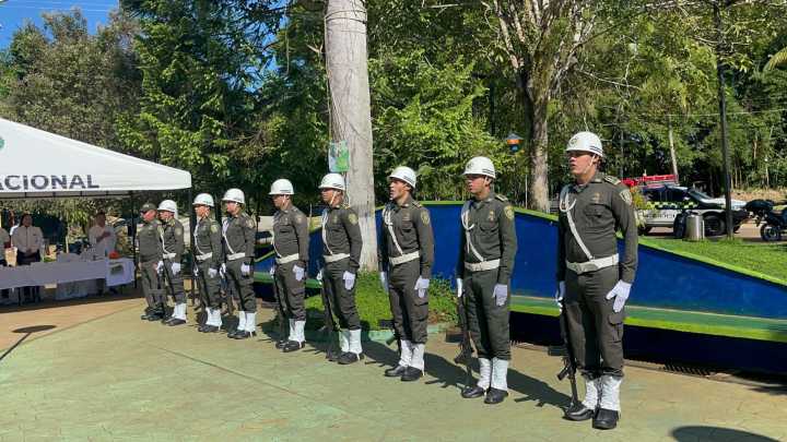 Policía del Vaupés rinde homenaje a los héroes de Mitú, 27 años después