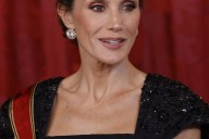 Letizia cambia sus zapatos reales por las sandalias de plataforma de moda