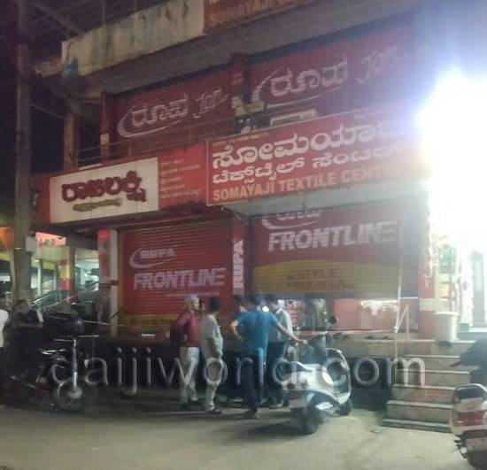 Bantwal: Woman in burqa attacks husband with knife at textile shop