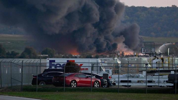 Se estrella un avión de carga de UPS en Kentucky