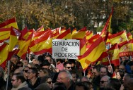 Derecha española congrega marcha de 40 mil personas en Madrid contra casos de corrupción del gobierno