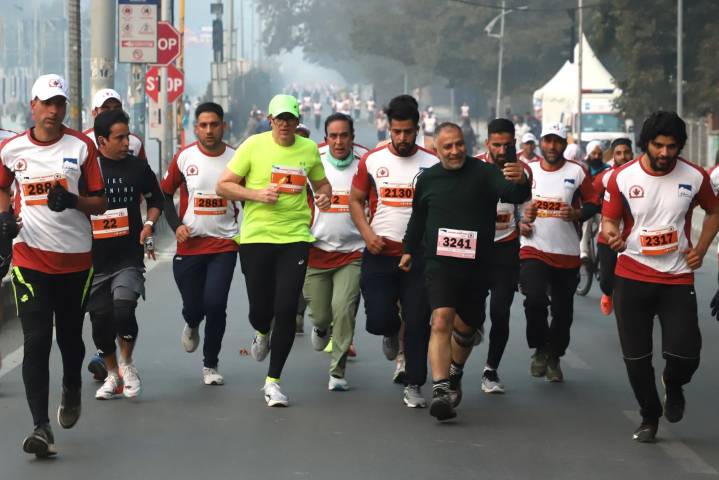 In Pictures: CM Omar Abdullah, Bollywood actor Sunil Shetty flag off Kashmir Marathon 2.0