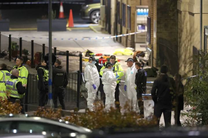 Policía británica descarta terrorismo tras apuñalamientos en tren