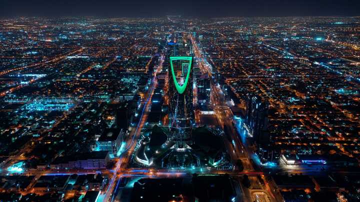 Saudi Firms Cut Expat Salary Premiums as Vision 2030 Spending Tightens