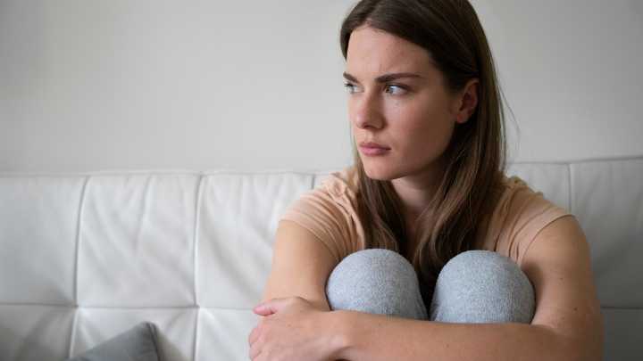 Este es el color eligen para vestir las personas con baja autoestima, según la psicología