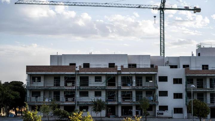 Los arquitectos técnicos colegiados pueden visar proyectos de adaptación de locales comerciales para viviendas en Cáceres