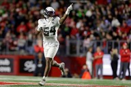 Jerry Mixon emerges as key linebacker for Oregon ahead of USC matchup