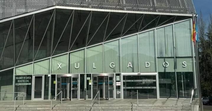 Condenado por lesionar a los dos policías que lo acompañaban a casa en O Barco