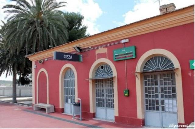 Concentración en apoyo de la reapertura de la línea ferroviaria Chinchilla