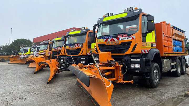 Una decena de quitanieves, preparadas ante posibles nevadas en las carreteras estatales de Granada