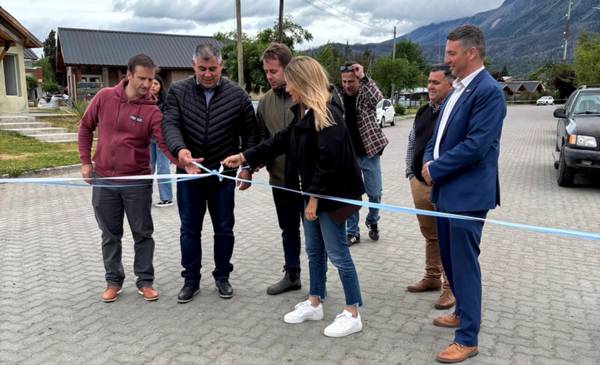 Terminaron las obras de adoquinado en la esquina de Los Guindos y Los Nogales de El Hoyo
