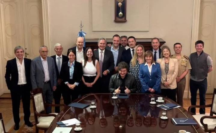 Milei flexibilizó las restricciones y ya no habrá destinos prohibidos para que los ministros viajen por vacaciones