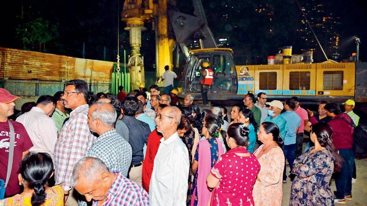 After protest, MMRDA and VJTI conduct audit of cracks near Elphinstone bridge