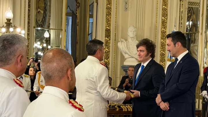 Milei encabezó la Entrega de Sables a las Fuerzas Armadas