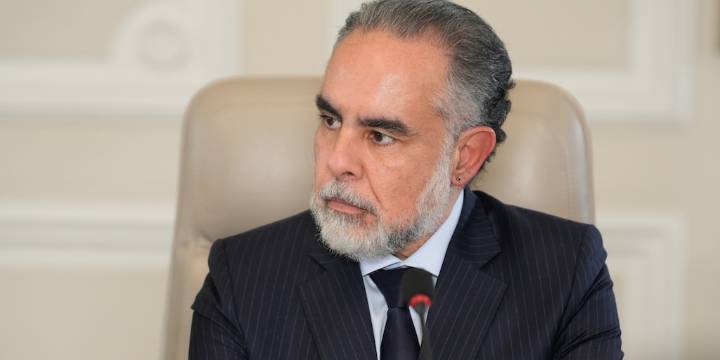 Armando Benedetti se anticipó a la discusión sobre salario mínimo y estima que tenga un incremento considerable: “Puede terminar en $1.800.000″