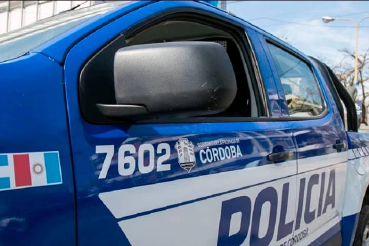 Un cabo de la Policía fue acusado de filmar a sus compañeras en el baño de la Jefatura