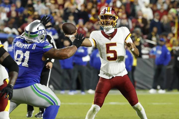 Deadspin | Commanders QB Jayden Daniels exits with left arm injury vs. Seahawks