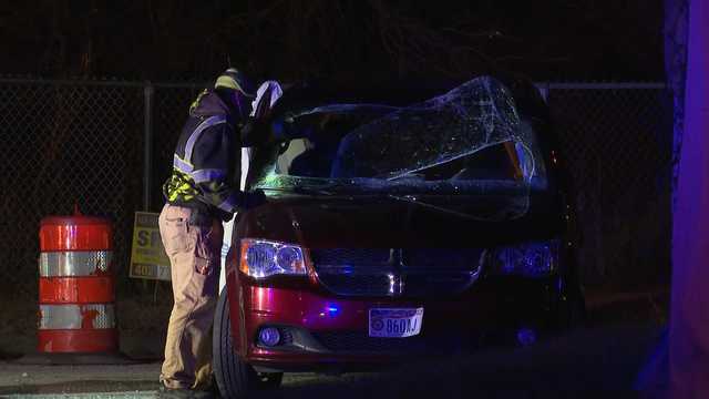 Omaha police investigate crash that injured 4 people