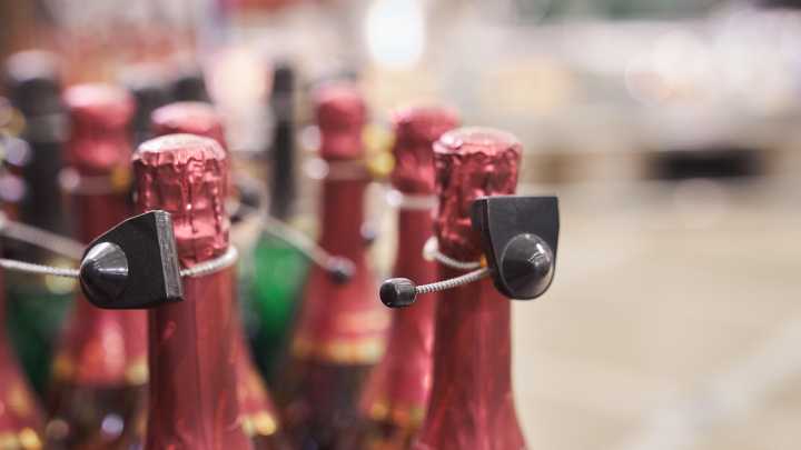 Aceite, auriculares y colonias: los comercios españoles pierden 2.817 millones en 2024 por hurtos, errores o fraudes