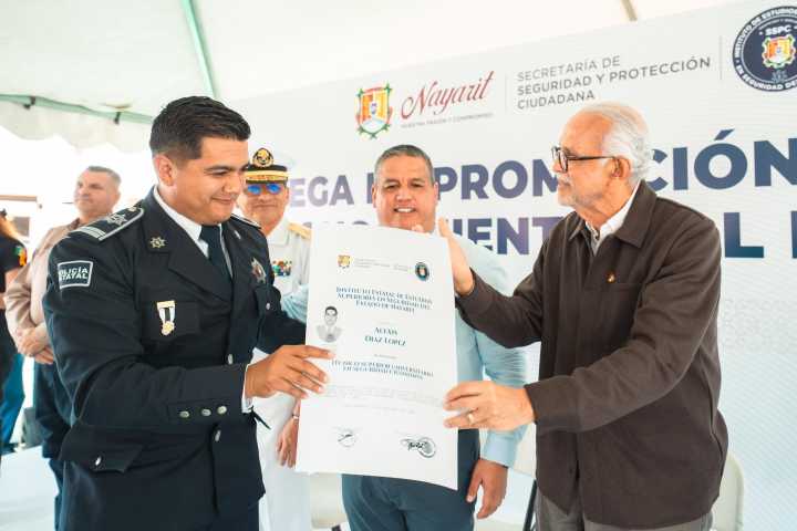 MANQ encabeza entrega de Promoción de Grados y Reconocimientos en IEESSEN