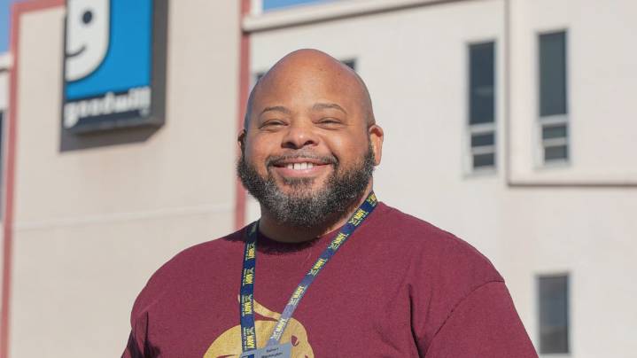 'We all need a helping hand' | San Antonio veteran inspires others with post-military success story