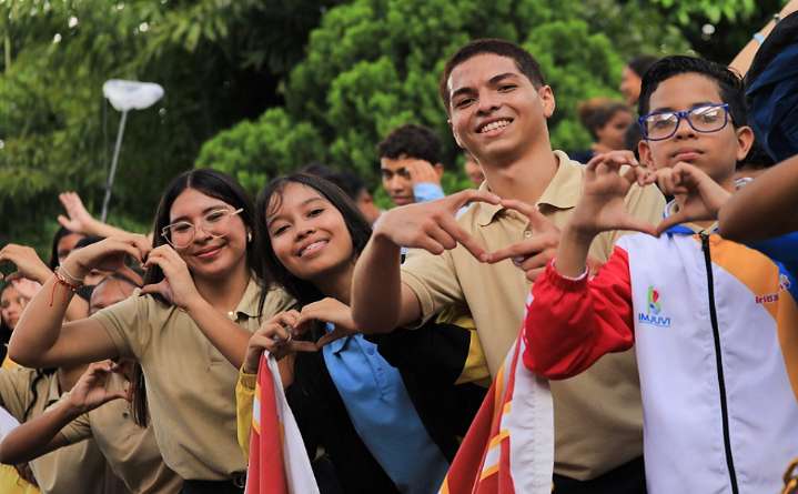 Mandatario Nacional recibe Marcha de estudiantes venezolanos en Miraflores
