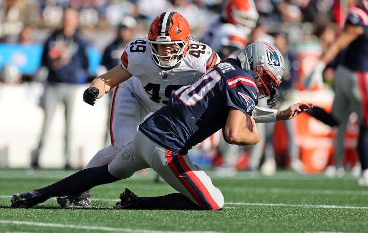 Browns rookie Carson Schwesinger pushing to return from high ankle sprain