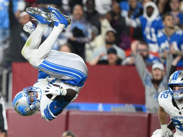 Goff, Gibbs and Campbell lead the Lions to a 44-22 win over the Commanders in front of Trump