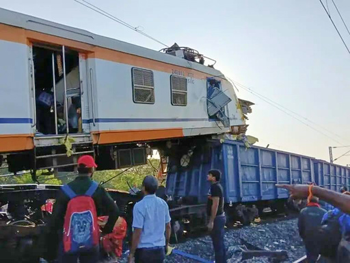 Choque de tren de pasajeros con tren de carga deja al menos 8 muertos en el centro de India