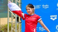 Empezó a hacer deporte para superar su timidez y hoy brilla nivel internacional: La historia de la emergente figura de la natación chilena de solo 15 años