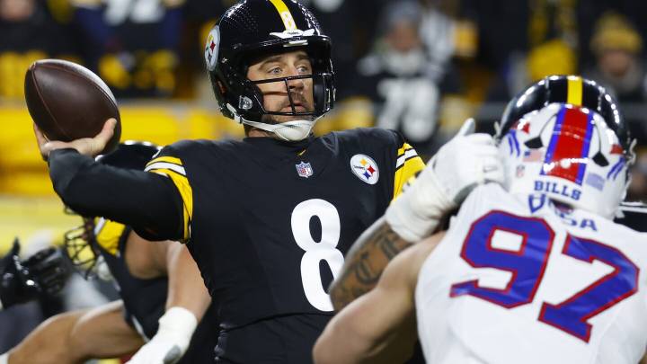 Bills lead 10-7, Mason Rudolph replaces Aaron Rodgers after Joey Bosa sack