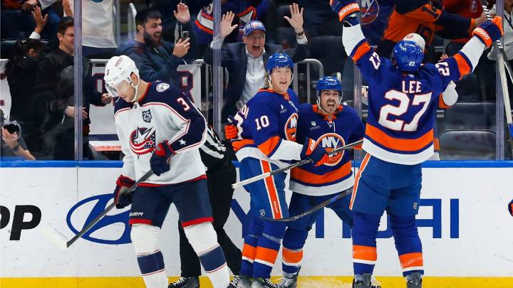 Schaefer stars as Islanders score two late goals to edge Blue Jackets