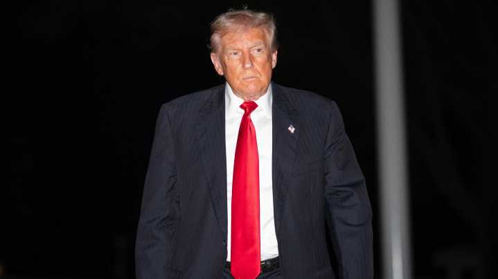 Trump amenaza a la BBC con una demanda de mil millones de dólares por el documental del asalto al Capitolio