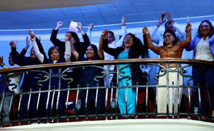 Congreso insiste en ley que autoriza el nombramiento del 100% del personal CAS del sector salud