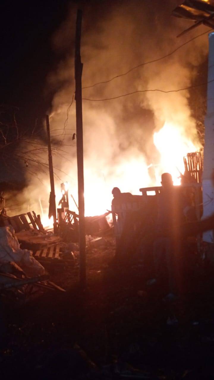 Fuego acabó con vivienda de madera en Henequén