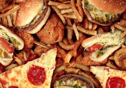 Muy buena pregunta. Hay varios estudios recientes que revelan impactos muy negativos de los alimentos ultraprocesados (UPF, por sus siglas en inglés) en la salud. Aquí te resumo algunos hallazgos clav