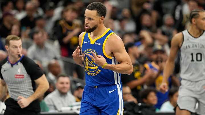 Steph Curry was ‘very aware’ of tying Michael Jordan record